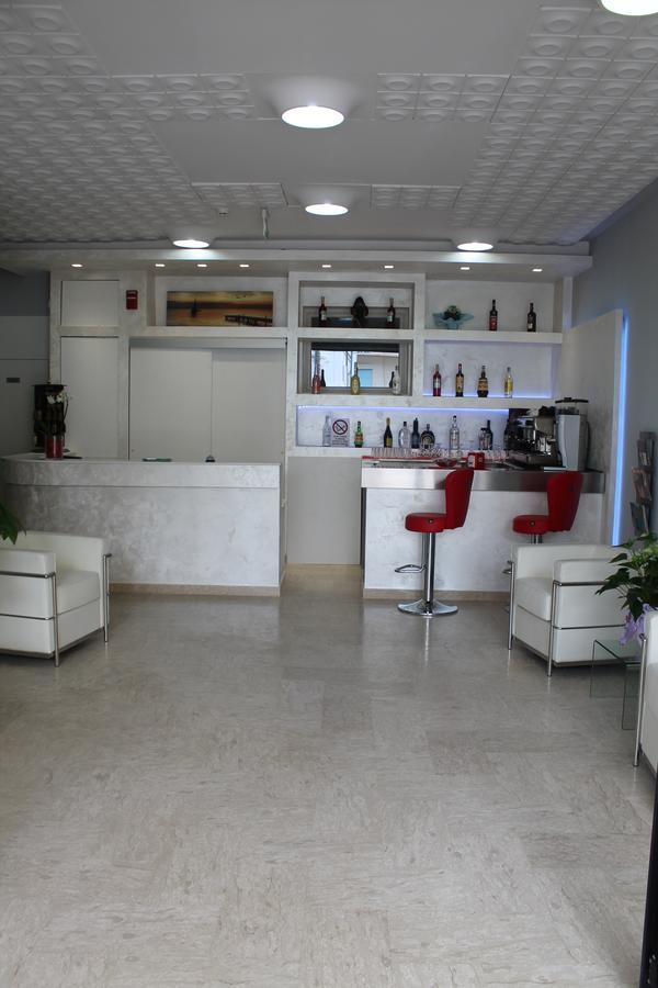 Hotel Gin Ріміні Екстер'єр фото