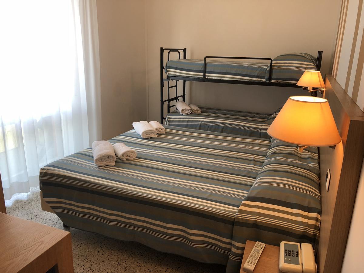 Hotel Gin Ріміні Екстер'єр фото