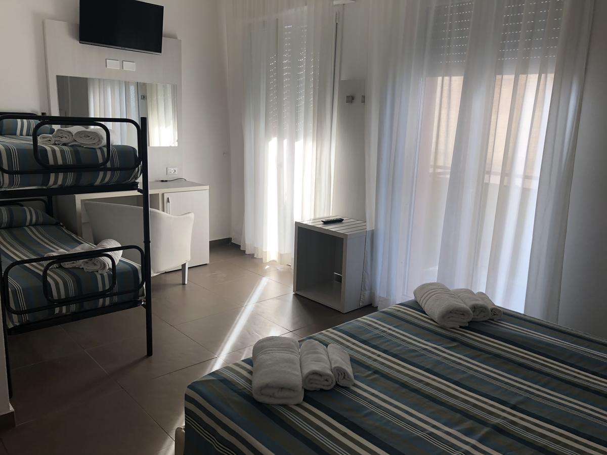 Hotel Gin Ріміні Екстер'єр фото
