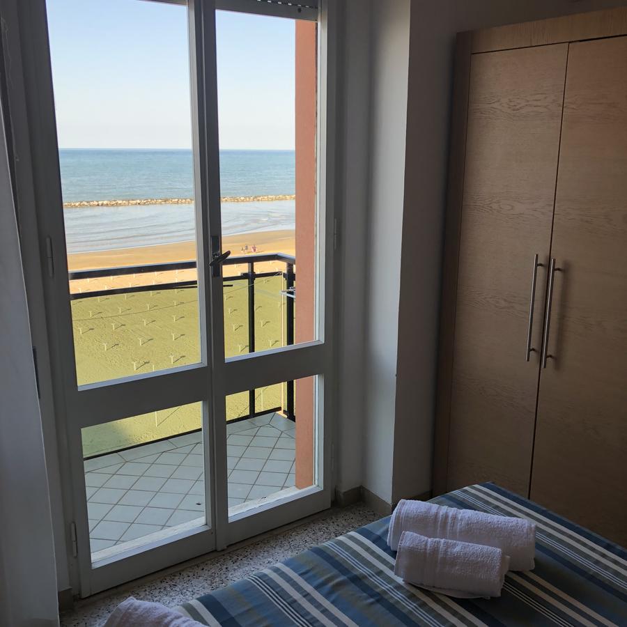 Hotel Gin Ріміні Екстер'єр фото