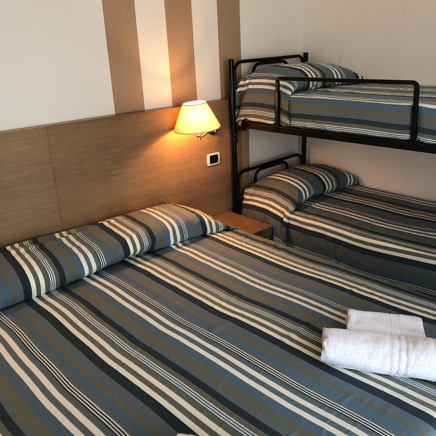 Hotel Gin Ріміні Екстер'єр фото