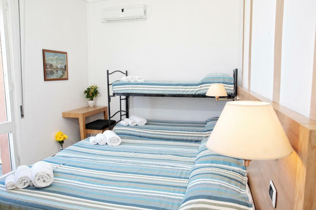 Hotel Gin Ріміні Екстер'єр фото