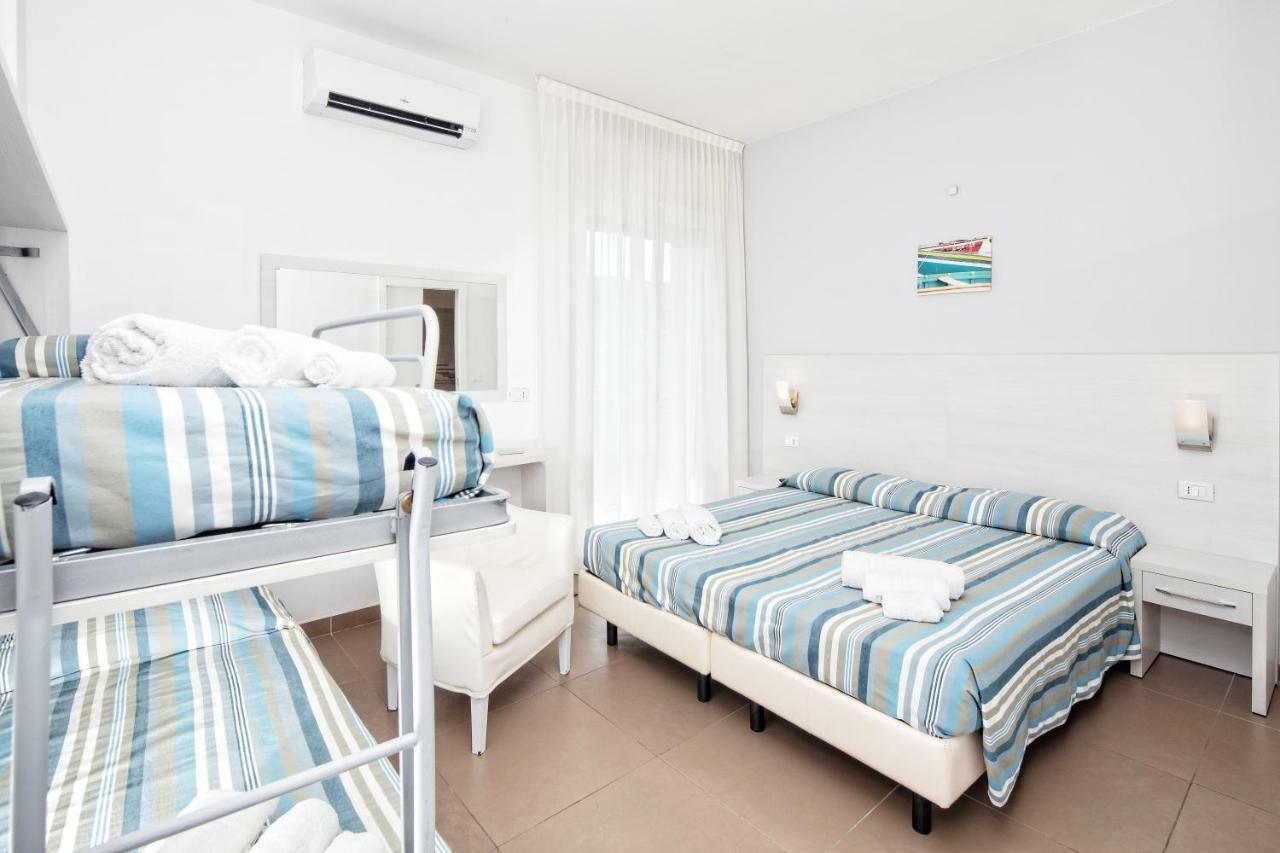 Hotel Gin Ріміні Екстер'єр фото