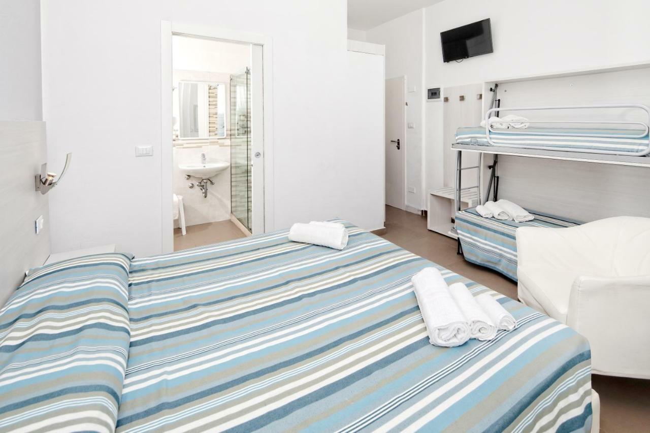 Hotel Gin Ріміні Екстер'єр фото
