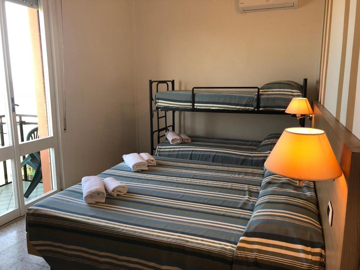 Hotel Gin Ріміні Екстер'єр фото